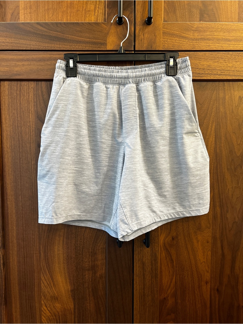 Lululemon Men's Light Gray Athletic Shorts – Elastic Waist, Side Pockets Size M